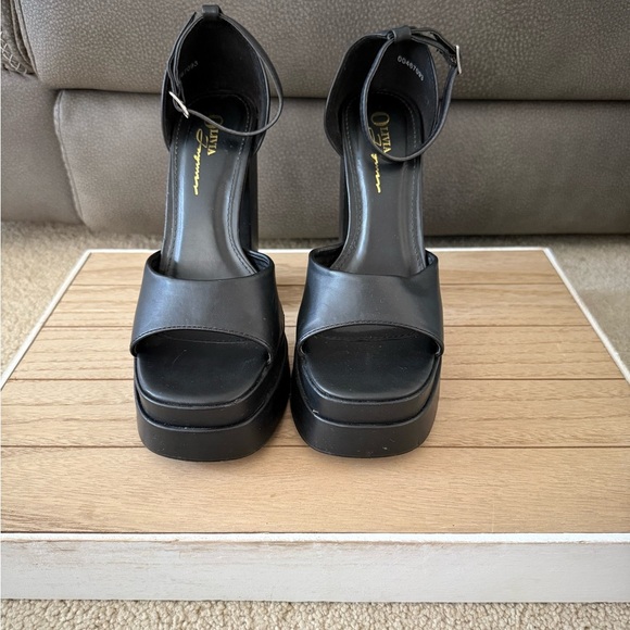 Chunky Black Peep Toe Platform Heels Women's size 7.5 - Picture 2 of 4